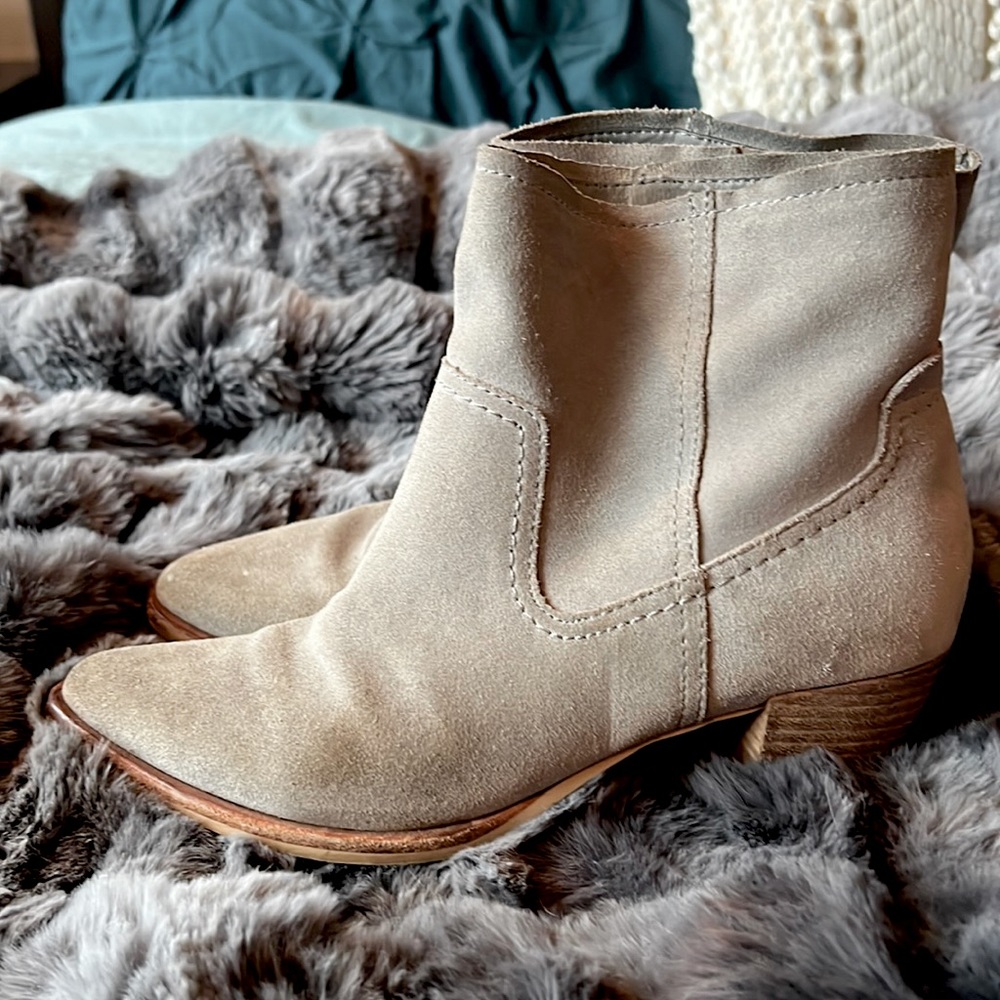 ❌SOLD❌ Dolce Vita 6.5 booties